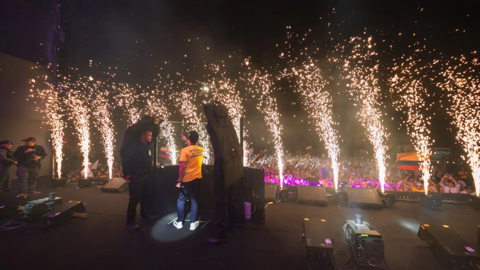 ¡Explosión! Abelardo De La Espriella sacudió Barranquilla con un cierre de campaña multitudinario 7 ¡Explosión! Abelardo De La Espriella sacudió Barranquilla con multitudinario cierre de campaña