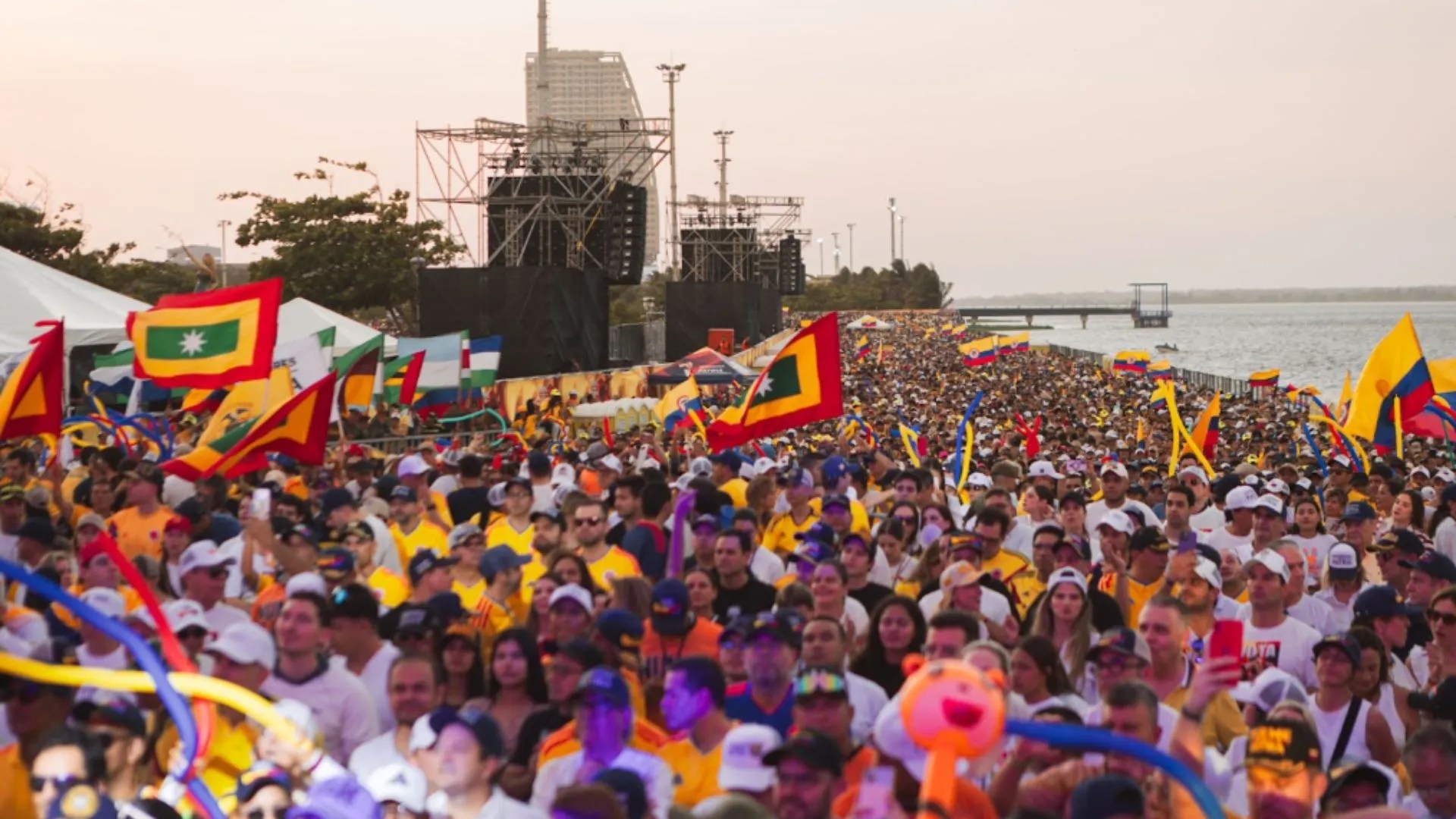 ¡Explosión! Abelardo De La Espriella sacudió Barranquilla con un cierre de campaña masivo 2 ¡Explosión! Abelardo De La Espriella sacudió Barranquilla con multitudinario cierre de campaña