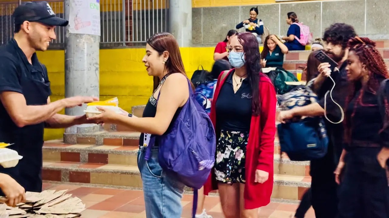 ¡Pioneros en Colombia! El ITM descentraliza su restaurante universitario y lleva raciones a los barrios de Medellín