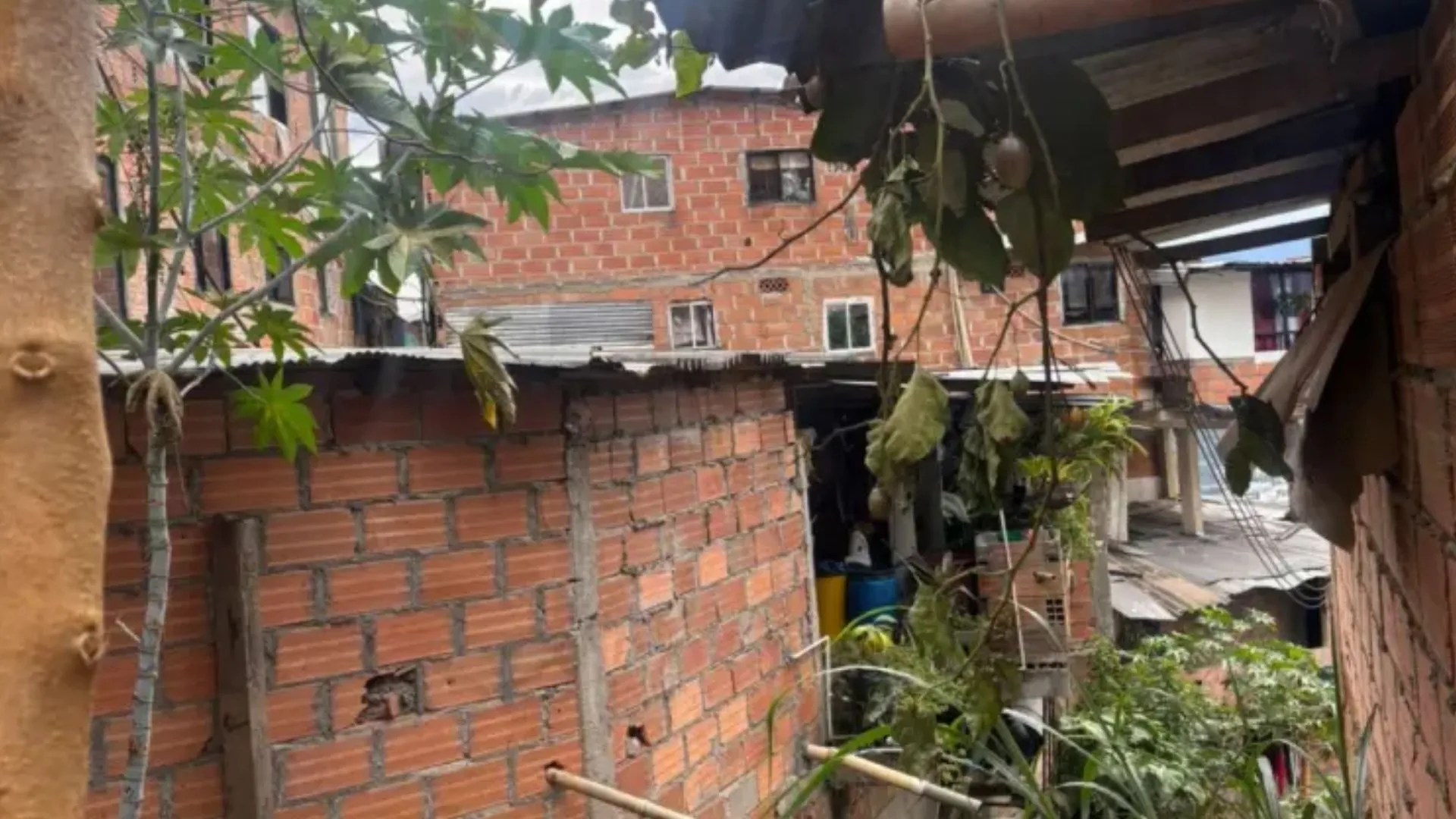 ¡Alerta en Manrique! Más de 90 familias deberán abandonar sus viviendas por riesgo de inundación
