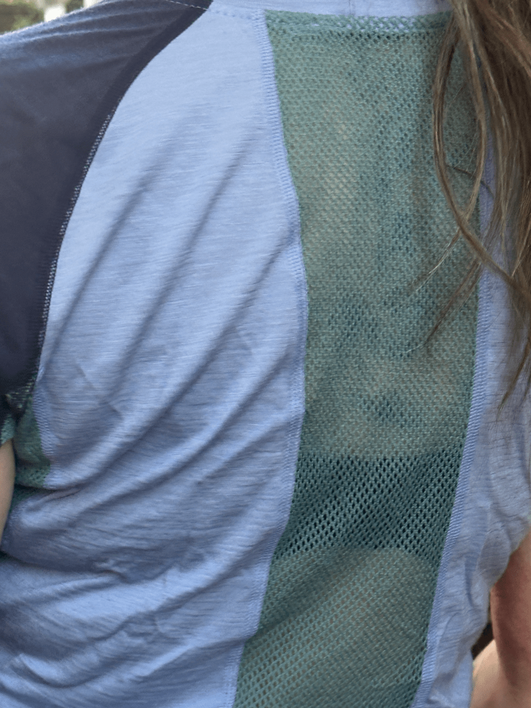 Rückansicht des Aclima Sport Shirts mit großem Netzeinsatz am Rücken für optimale Belüftung.