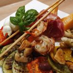 Sommerliches Allerlei mit gebratenen Riesengarnelen