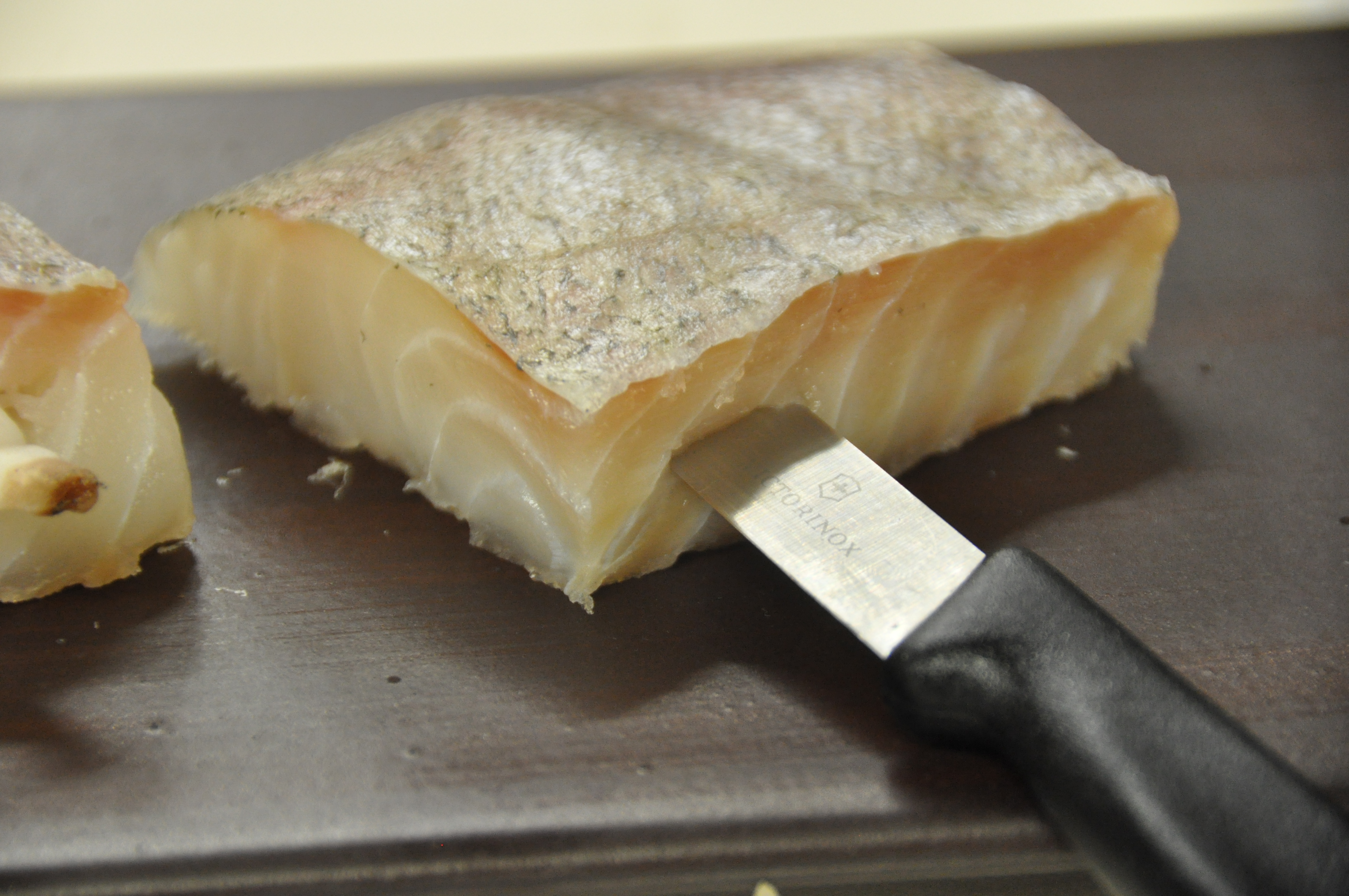 Inciser le côté du filet de poisson