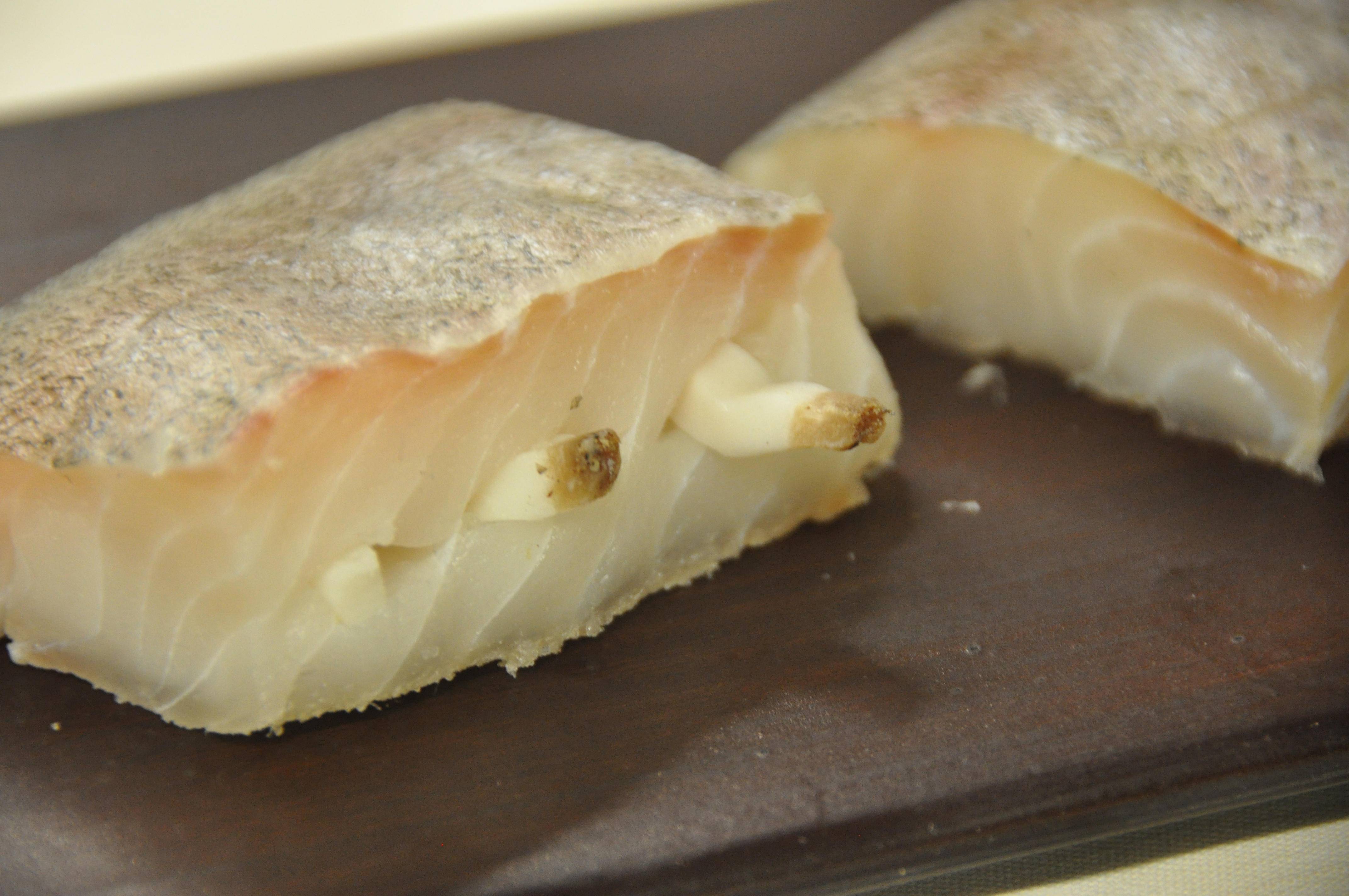 afin d'y insérer les allumettes de lard