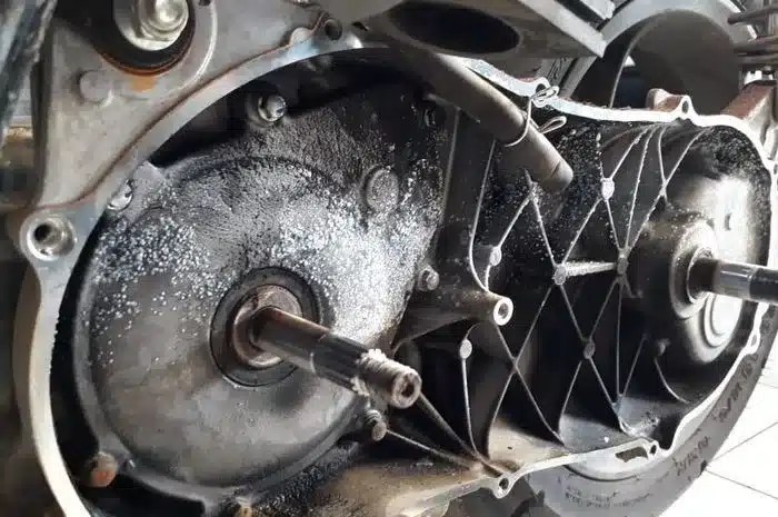 Apakah Membersihkan Komponen CVT Tidak Boleh Pakai Air Sabun?