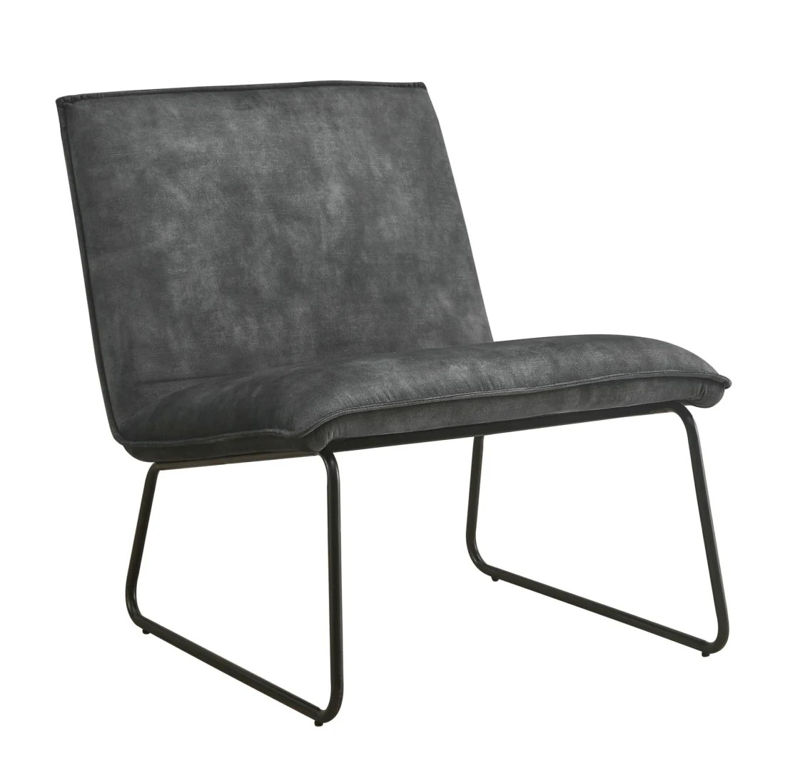 De TRIO Tafellamp Monza is een moderne metalen lamp met een ronde voet en een slanke gebogen hals die een platte ronde kop ondersteunt en zacht wit licht uitstraalt.