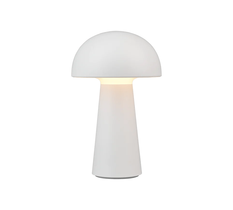 De REALITY Tafellamp LENNON is een minimalistische, moderne witte tafellamp met een koepelvormige kap en cilindrische voet, die van binnenuit zacht oplicht en doet denken aan een paddenstoel.