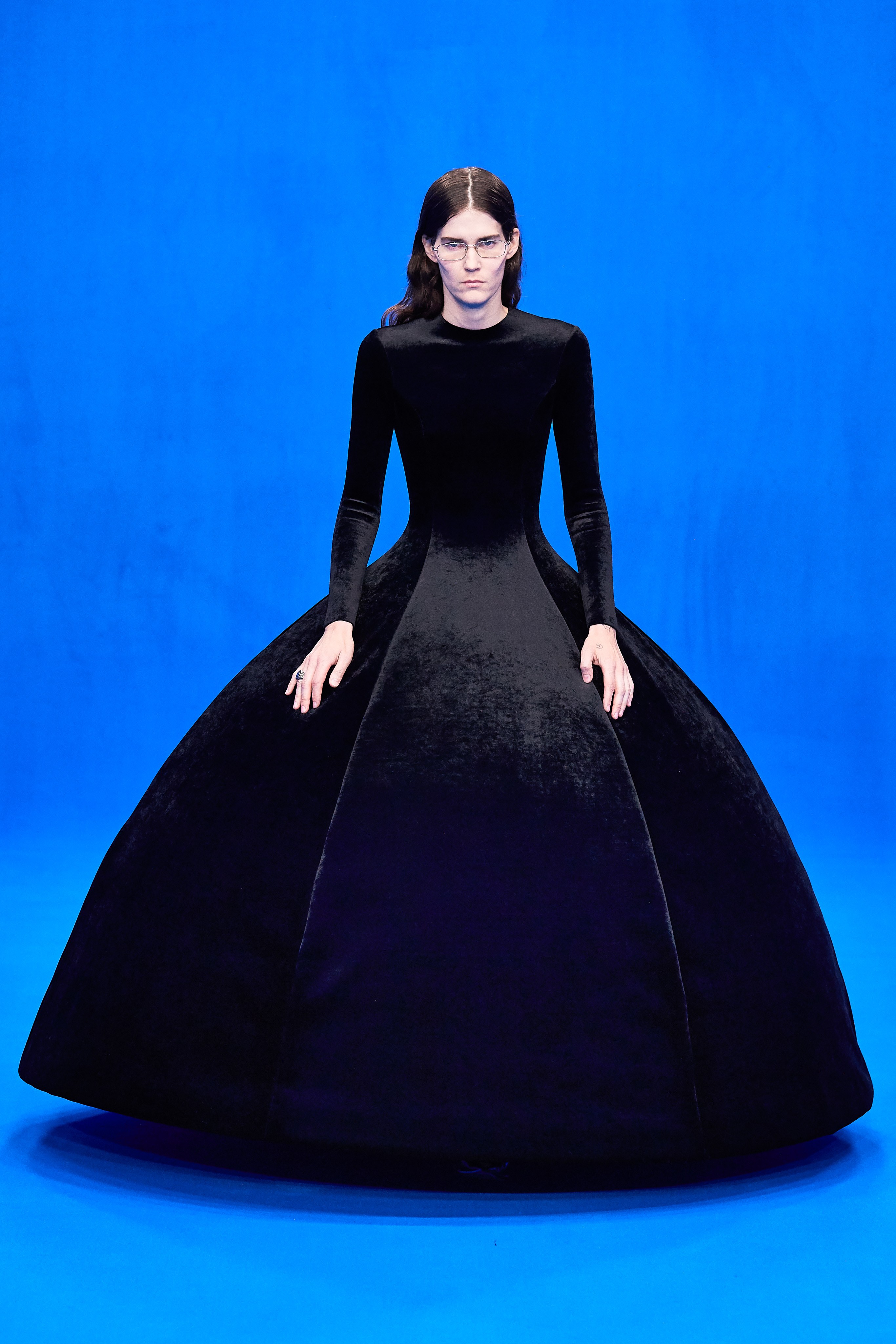 The FIVE biggest trends from the Paris Fashion Week Spring/Summer 2020 runways, broken down for you! | As top CINCO tendências da Semana de Moda Paris Spring/Summer 2020!  Photo via Vogue
Balenciaga minimalism