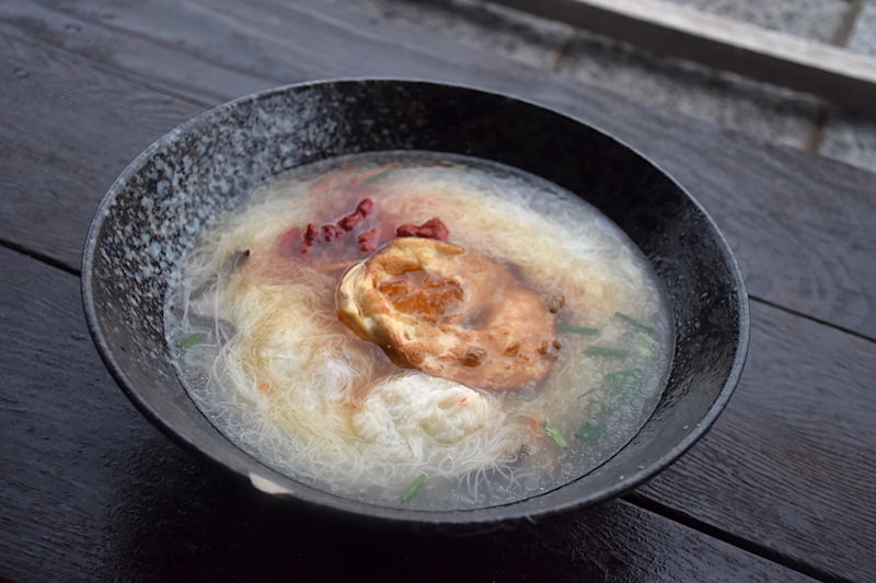 台灣 | 馬祖：北竿芹壁村鏡沃小吃部，來碗自釀香醇老酒麵線