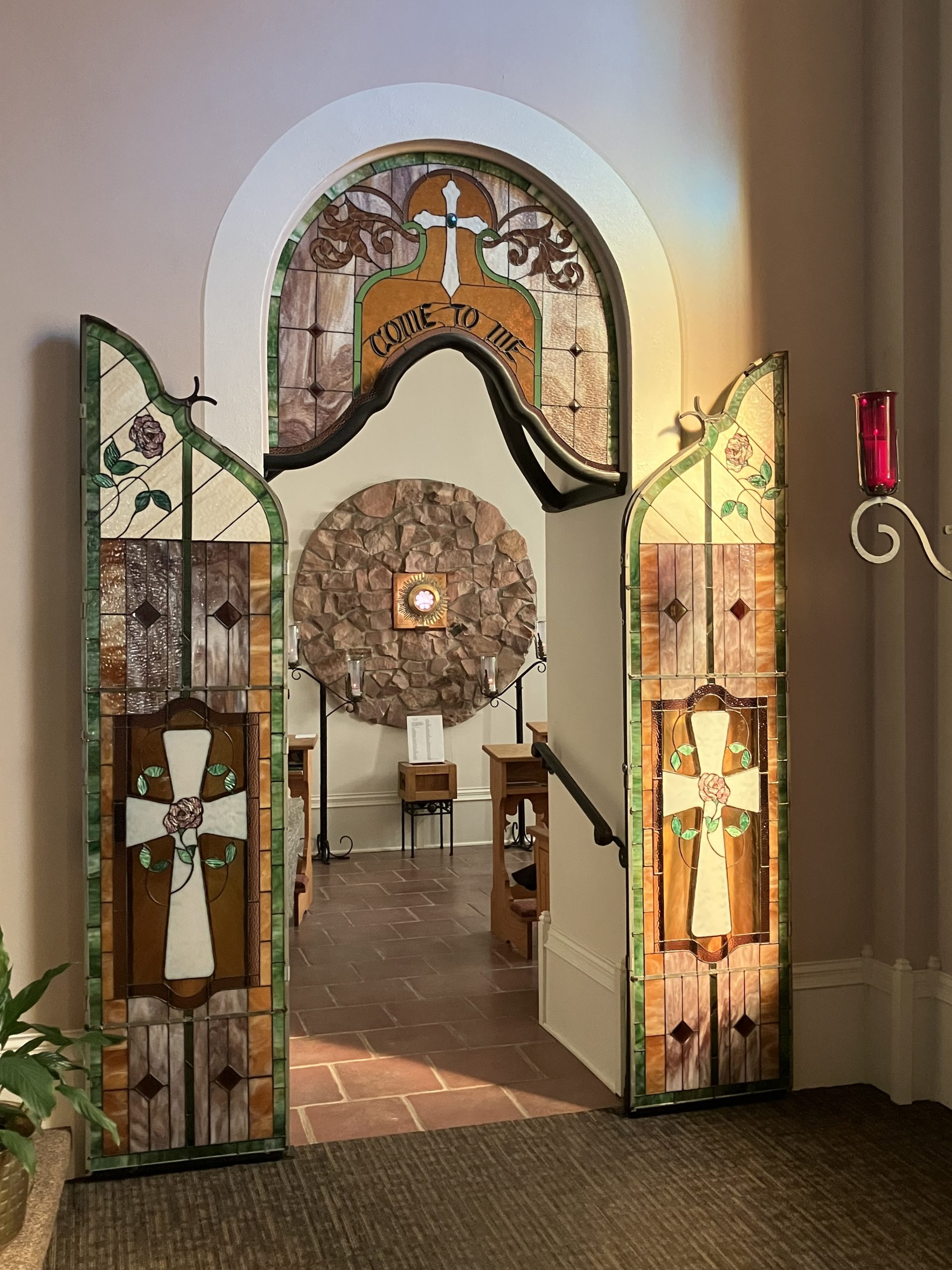 OLOL Adoration Chapel Capilla de Adoración OLOL