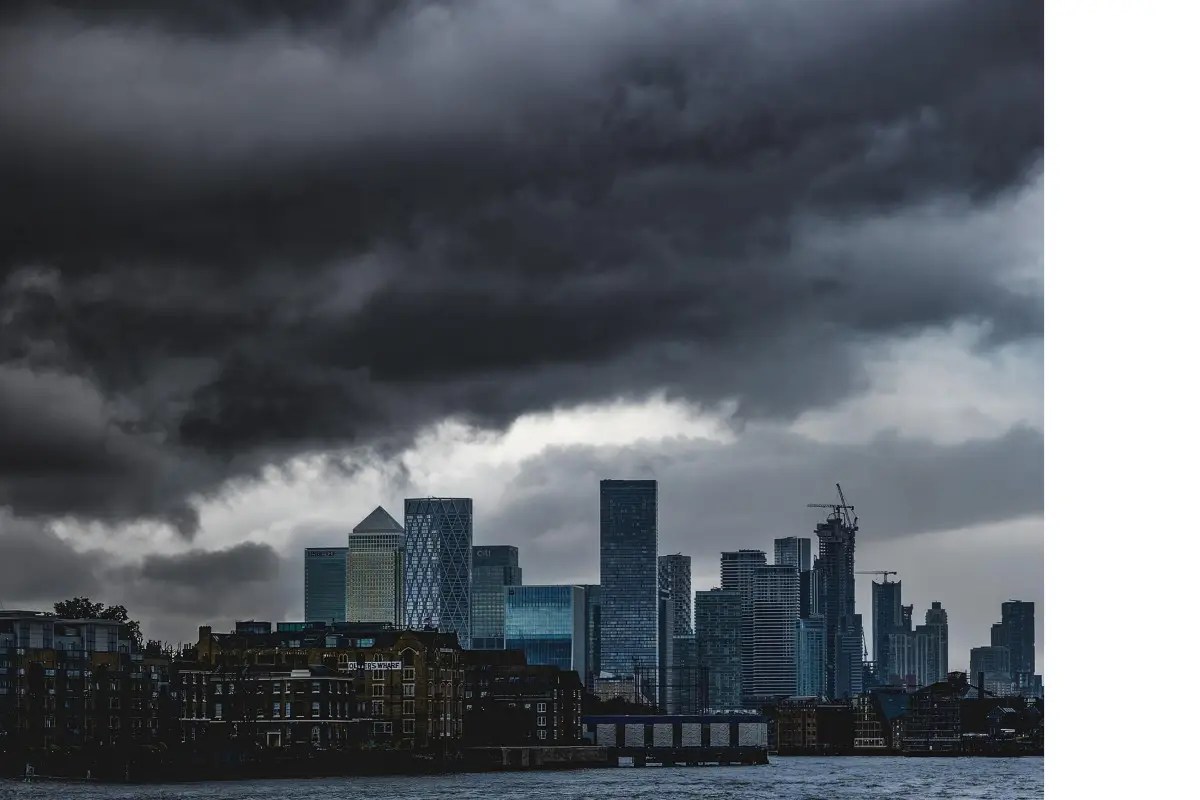 Collapse of Mortgage Lender Unveils Significant Financial Risks