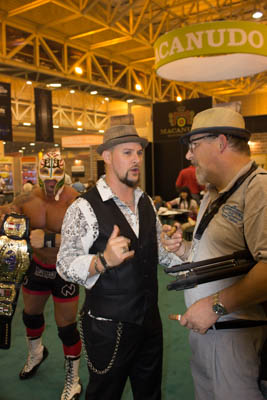 El Luchador Gringo Photo Bomb!