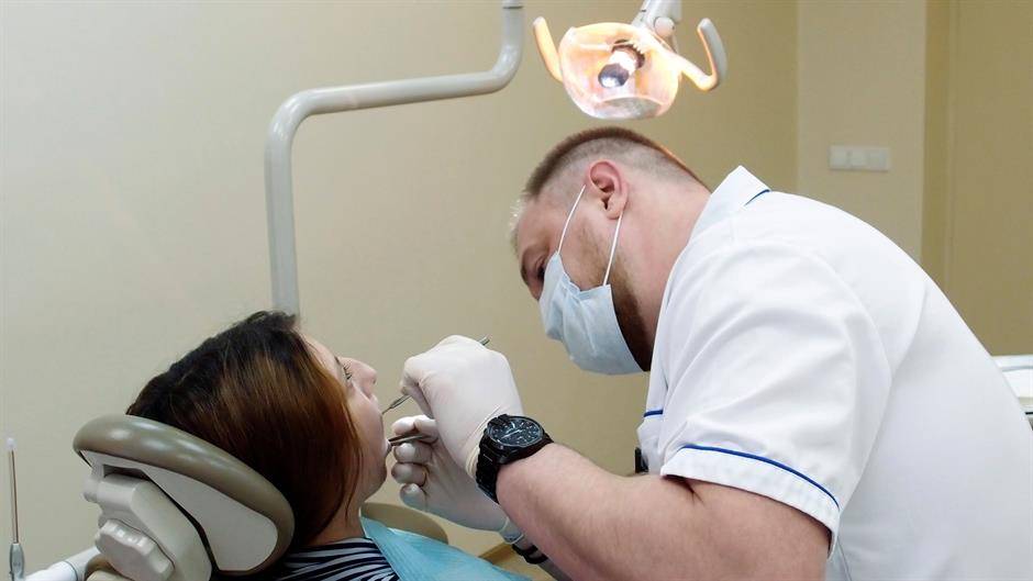 Kako da se lakše podnesete period nakon vađenja zuba