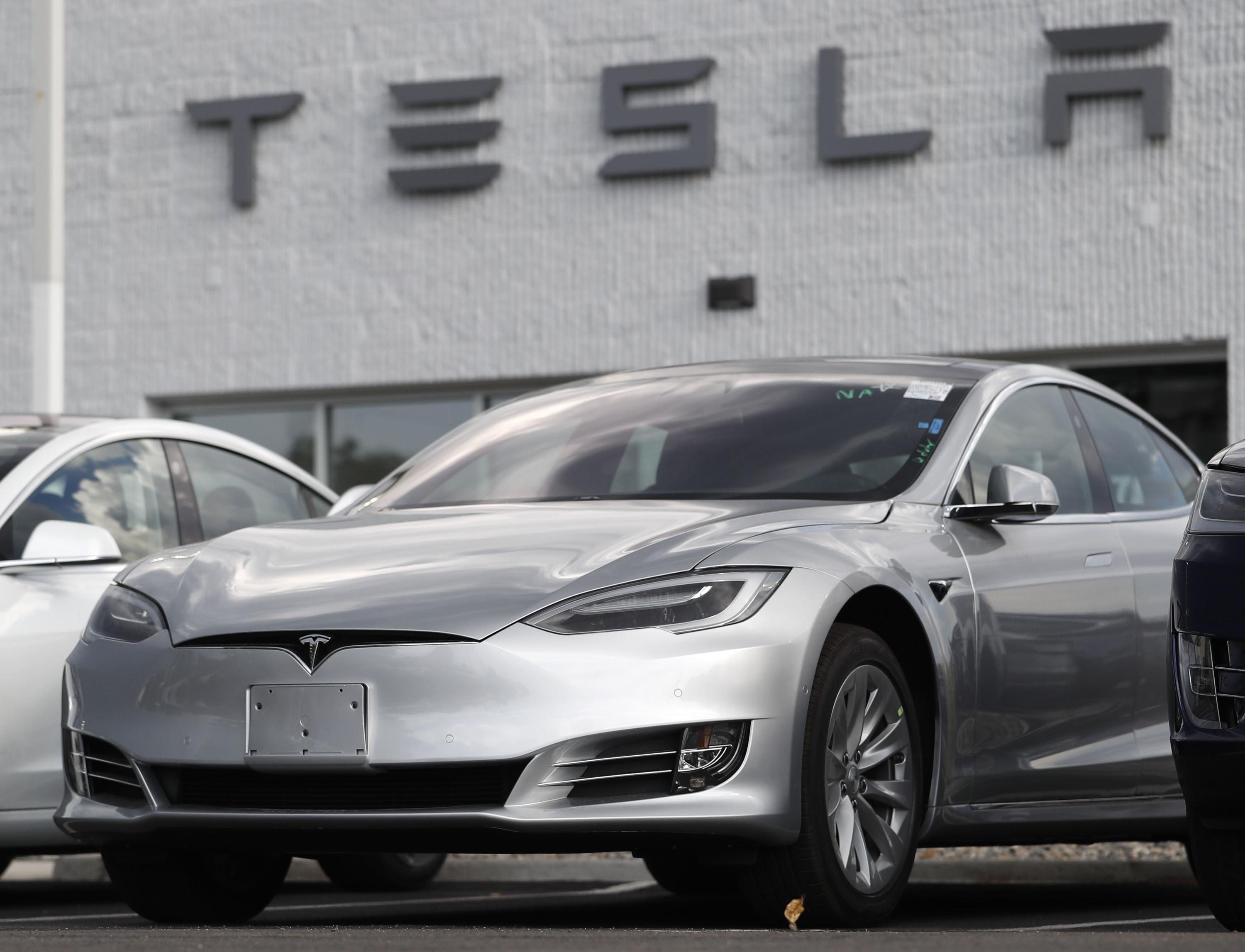 The tesla roadster was the first vehicle the american automaker ever made. Us Probing Autopilot Problems On 765 000 Tesla Vehicles
