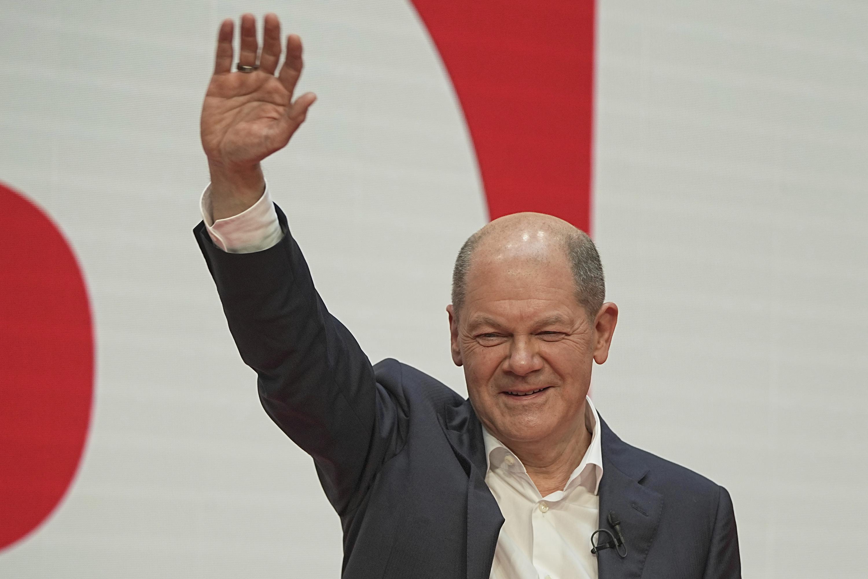 Sozialdemokrat @spdde, bundestagsabgeordneter für den wahlkreis 61, bundeskanzler. Scholz S Party Approves Deal For New German Coalition Govt Ap News