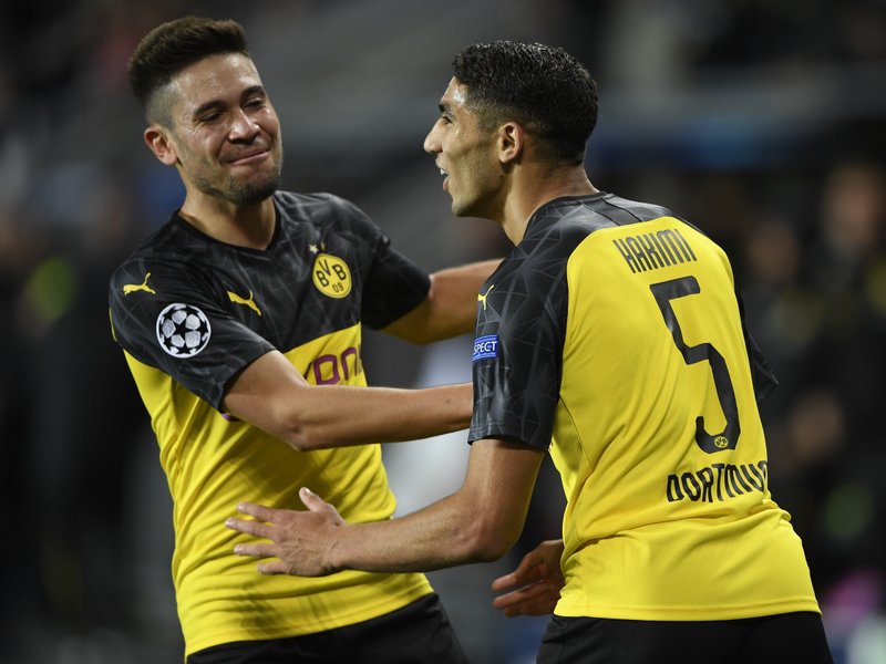 Stoere sjaal van borussia dortmund met op de voorkant de tekst borussia dortmund en op de achterkant de tekst. Dortmund Tops Slavia Prague 2 0 In Champions League