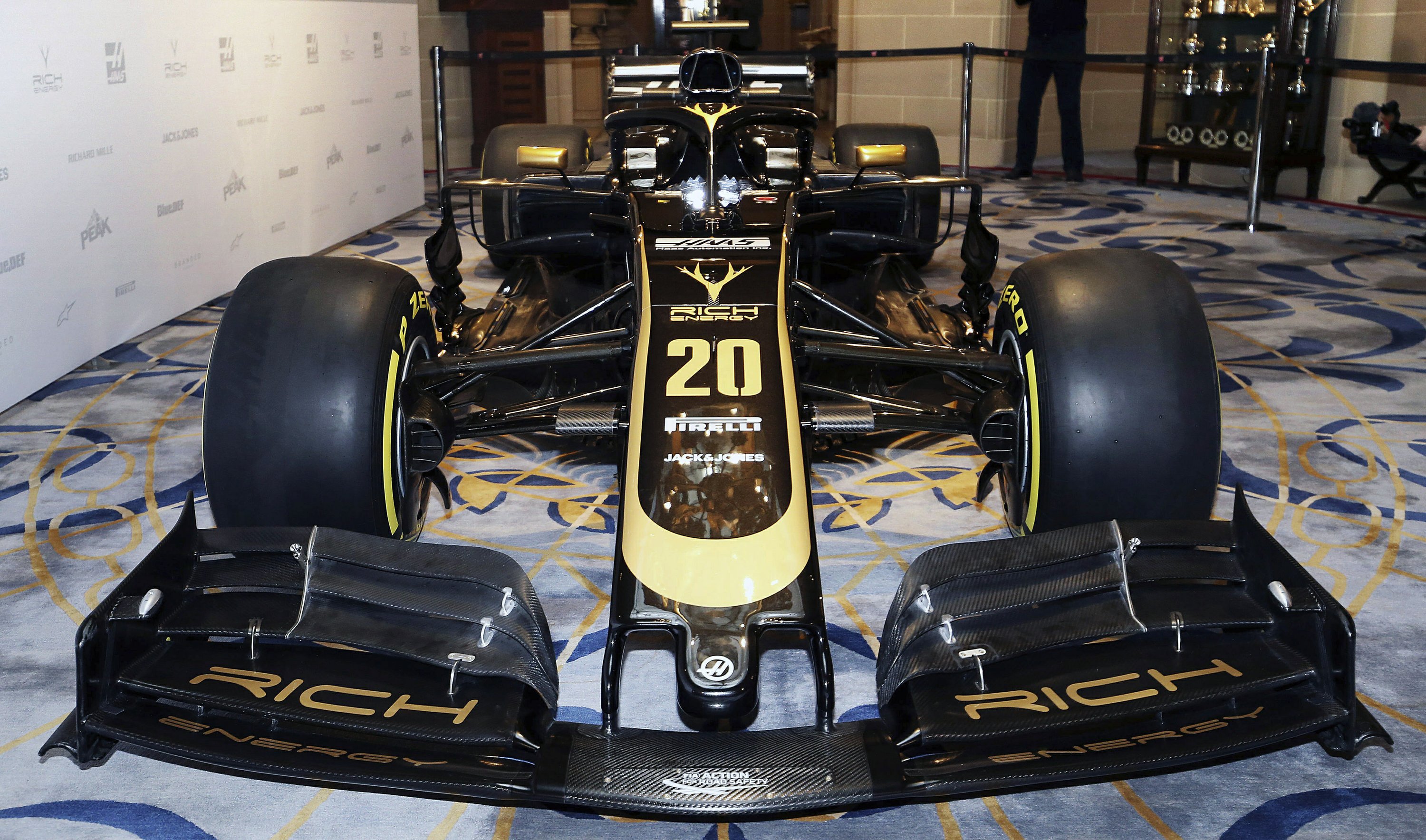 Haas Changes F1 Car From Gray To Black And Gold For 2019