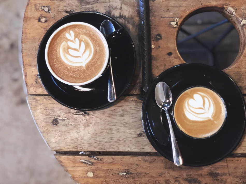 Unduh foto pelayan cantik menawarkan secangkir kopi ini sekarang. Hemat Ngopi Cantik Pas Puasa Bisa Investasi Reksadana