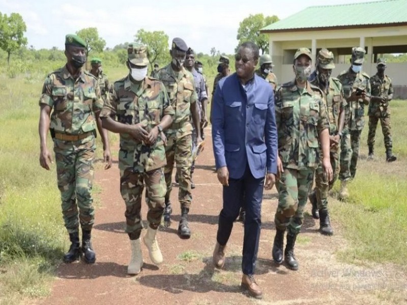 faure-gnassingbe-armee-togolaises.jpeg