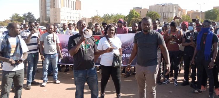manifestants-Burkina-Roch-Kabore.jpeg