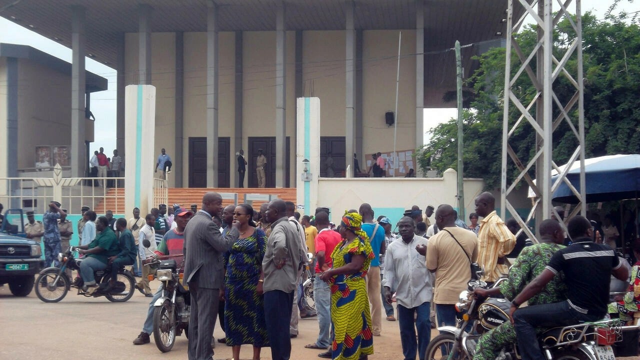 Première audience du Tribunal militaire au Togo: ça chauffe autour du palais de justice de Lomé