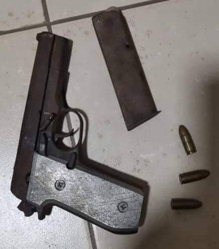 Braquage-pistolet-braqueur-1.jpeg