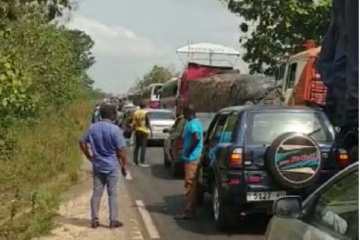 Embouteillage-Tsevie.jpg