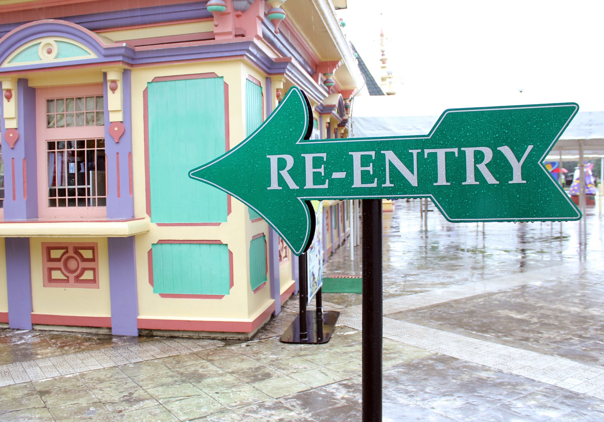 Re entry sign,re entry,entry,arrow,re entry