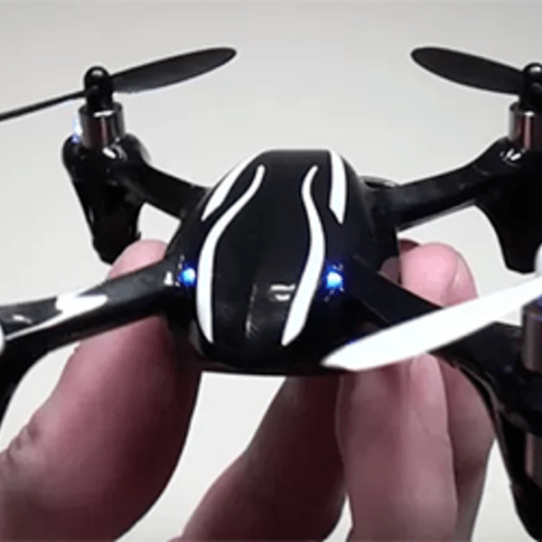 Selfie é uma fotografia, geralmente digital, que uma pessoa tira de si mesma (autorretrato). Drones que gravam imagens incrÃ­veis, jÃ¡ tÃªm modelos 'baratos'; veja!