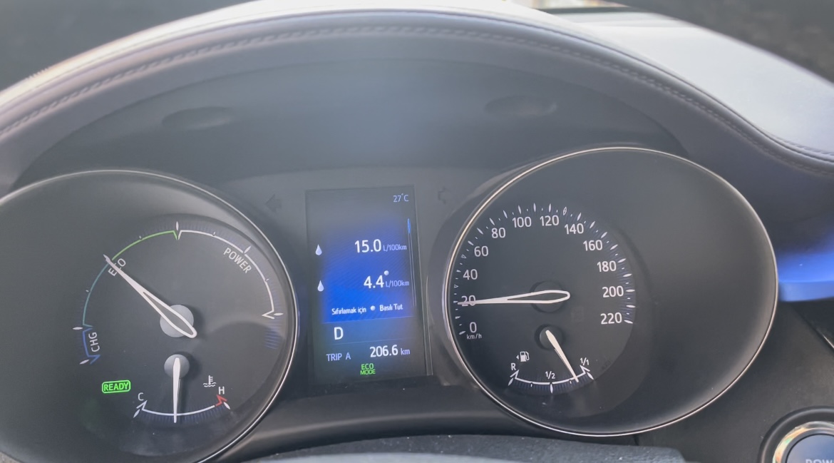 Toyota chr hybrid anlık yakıt tüketimi bir anda arttı.