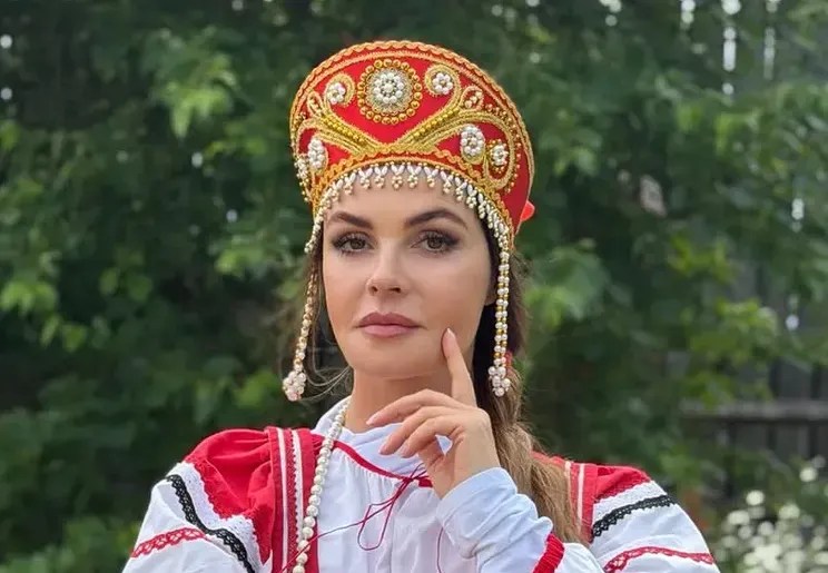 Екатерина Андреева попробовала напиток из крови моллюска
