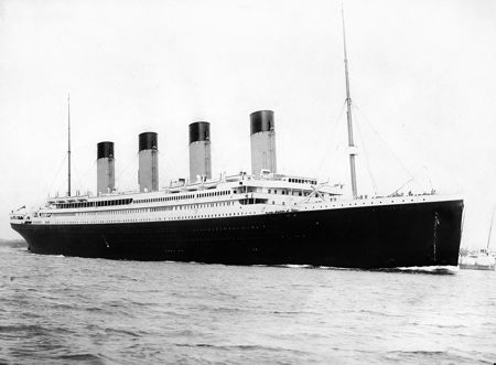 Ο Τιτανικός αναχωρώντας από το λιμάνι του Southampton, στις 10/04/1912, για το πρώτο και τελευταίο του ταξίδι