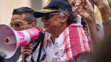 Photo of الرئيس الكولومبي يطرد البعثة الإسرائيلية على خلفية اعتراض أسطول الصمود