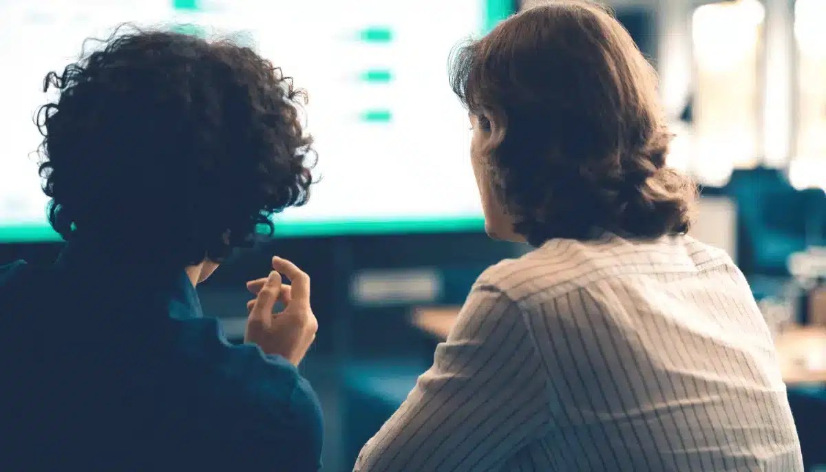 B2B revenue team reviewing a lead scoring model and pipeline analytics