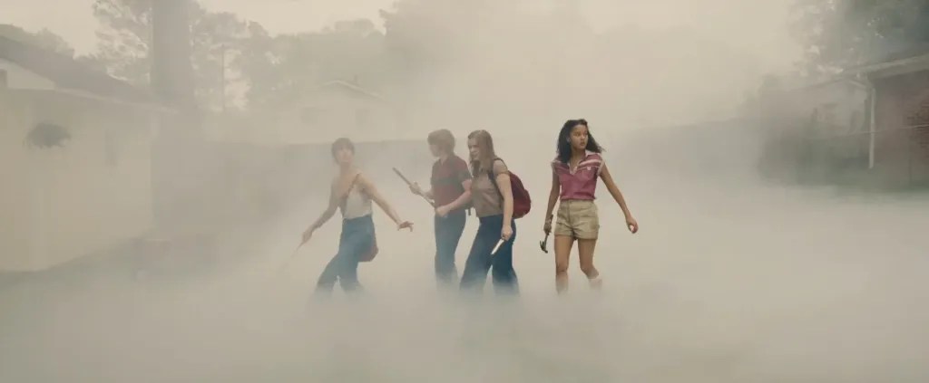 Anne Hathaway, Christian Convery, Maisy Stella and Jordan Alexa Davis in The End Of Oak Street (2026).