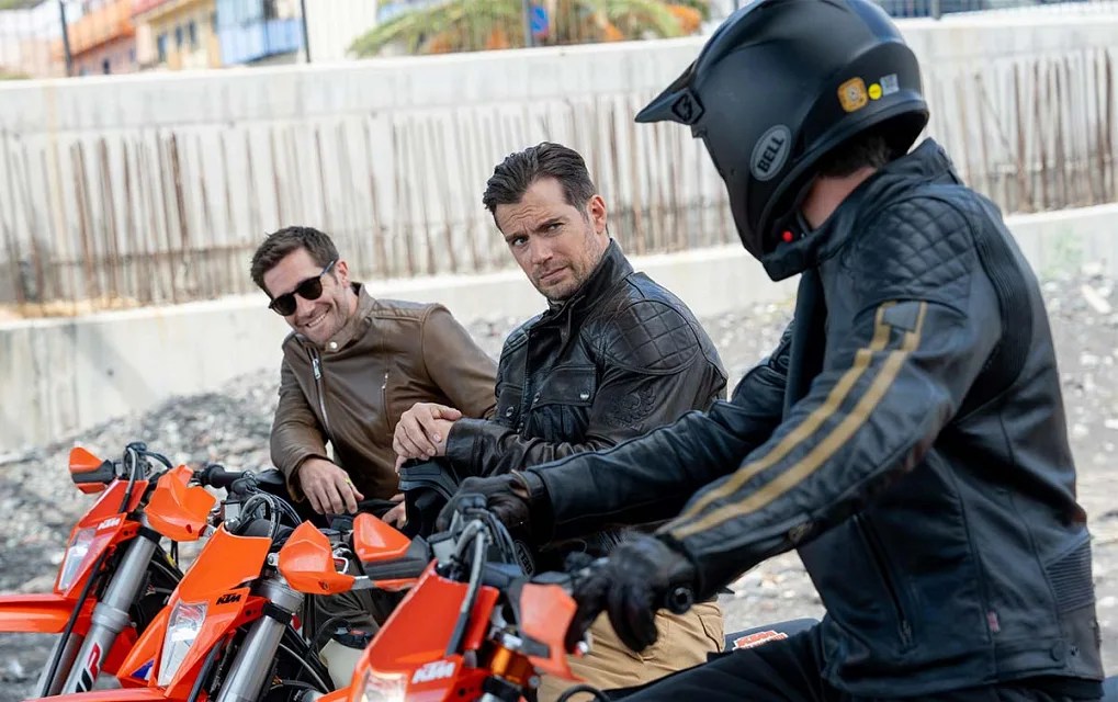 Jake Gyllenhaal, Henry Cavill and Christian Ochoa Lavernia in In the Grey (2026).