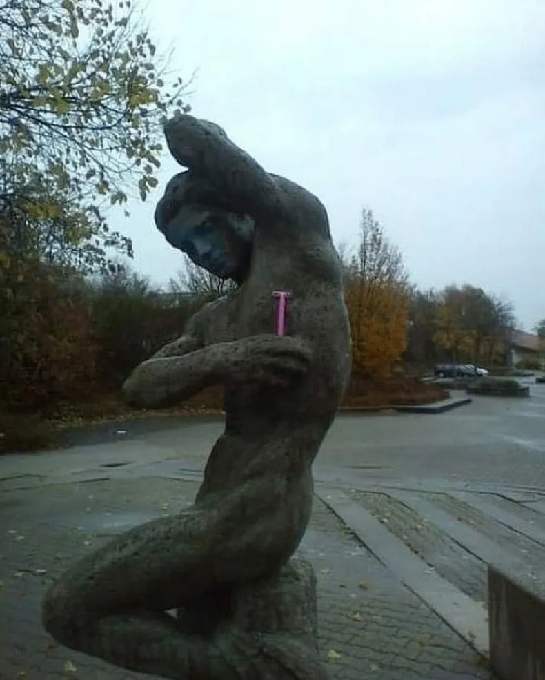 Playing With Statues (12 Photos)