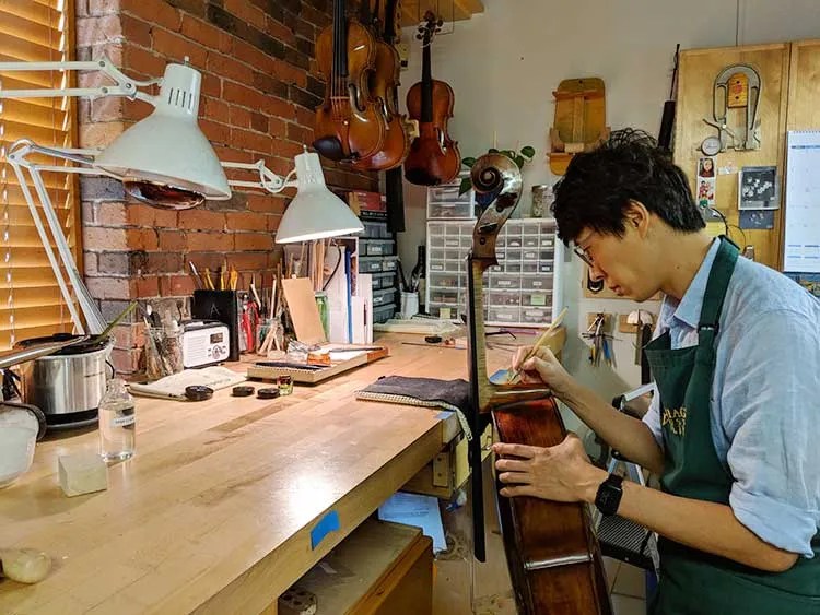In Kyu Hwang touches up a neck repair