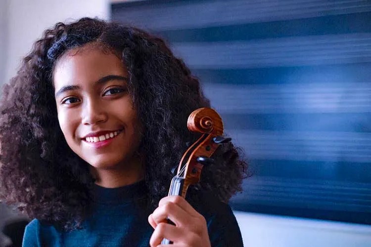 Violinist Pilar Winter Hill