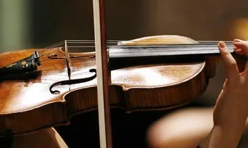 violin being bowed