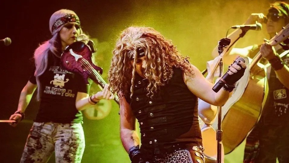 Violinist Queen Kyla of Metalachi