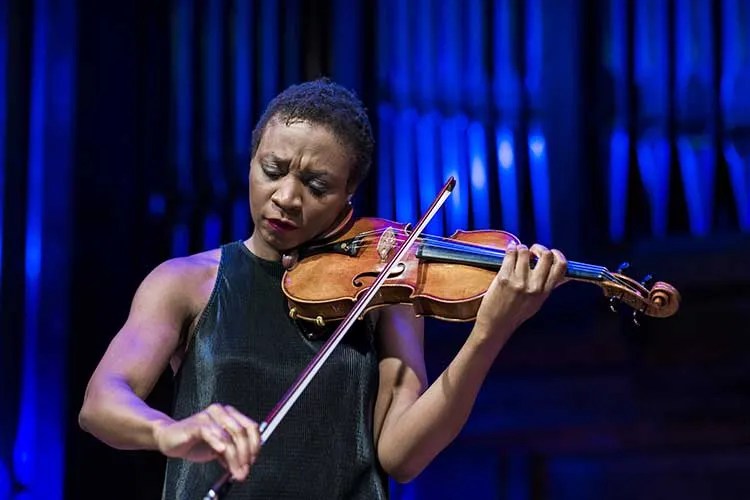 Violinist Tai Murray Tells Stories Through Music with the Gateways
