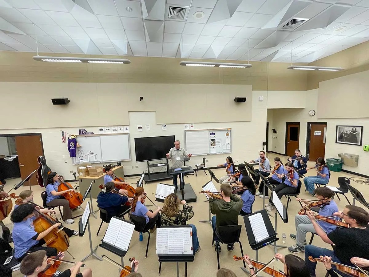 Chris Bernotas leads a string reading session with music teachers and students. Photo: Cliff Hall