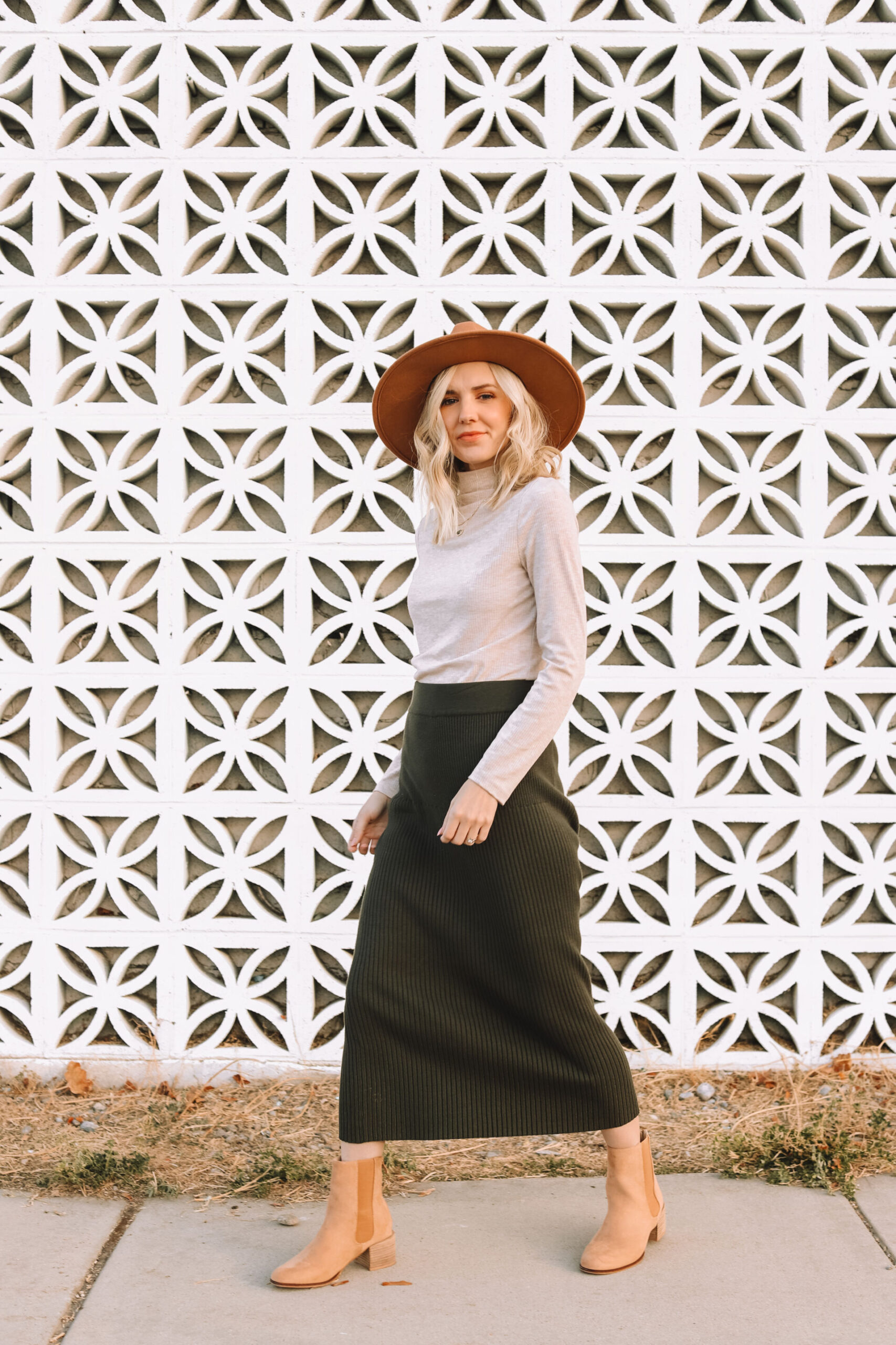 How to wear a knit skirt this winter