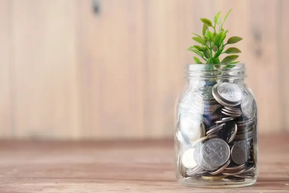 UAE employees review retirement savings plans as BlackRock report highlights low reliance on workplace pension schemes.