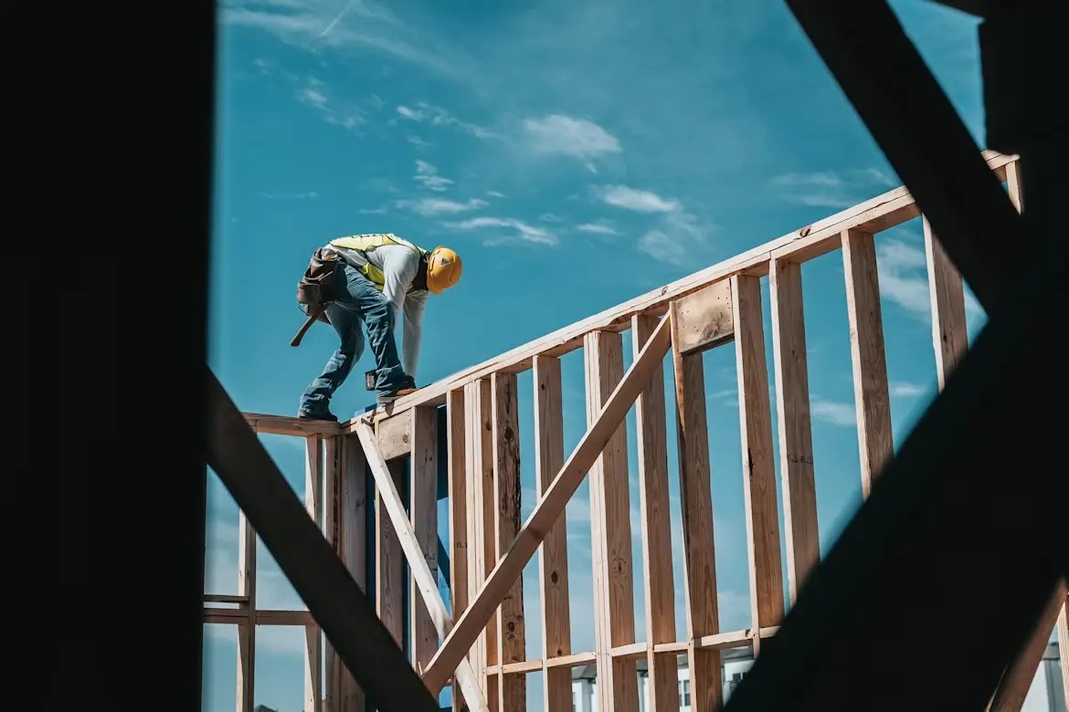 Qatar introduces Labour Law reforms to support flexible work, wage protection and labour market modernisation.