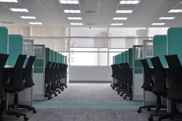 How Leadership Behaviour Shapes Employee Wellbeing in the UAE