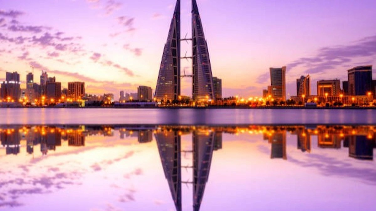 Bahrain skyline at sunset, reflecting the Kingdom's commitment to advancing Bahrain AI skills through education, technology and future focused learning.
