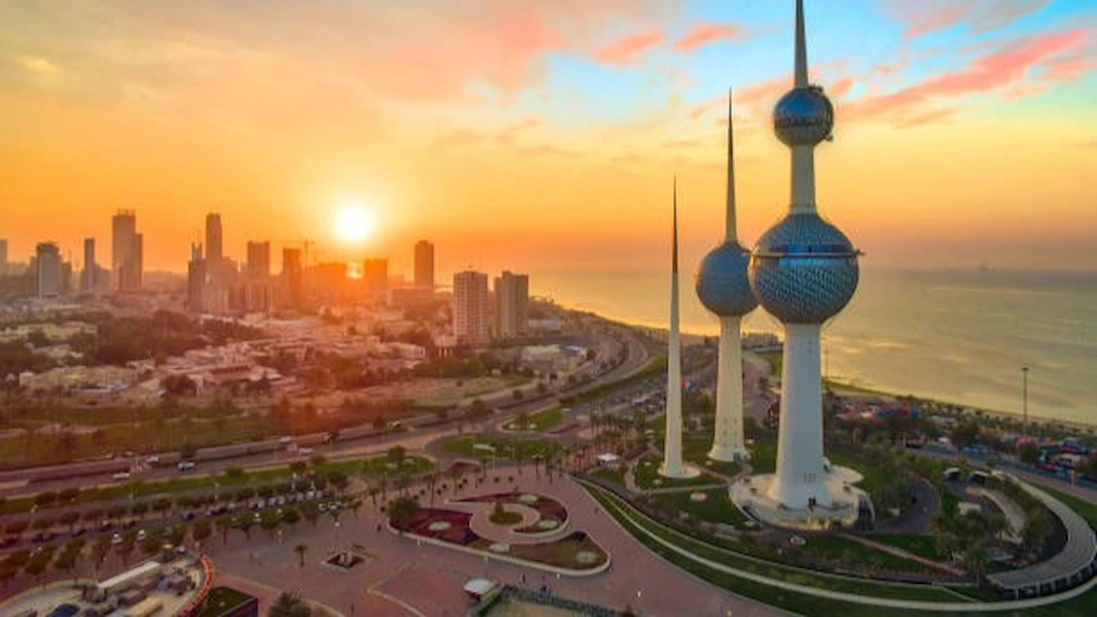 Kuwait skyline featuring the Kuwait Towers at sunset, representing the Kuwait Labour Market and skilled worker recruitment.