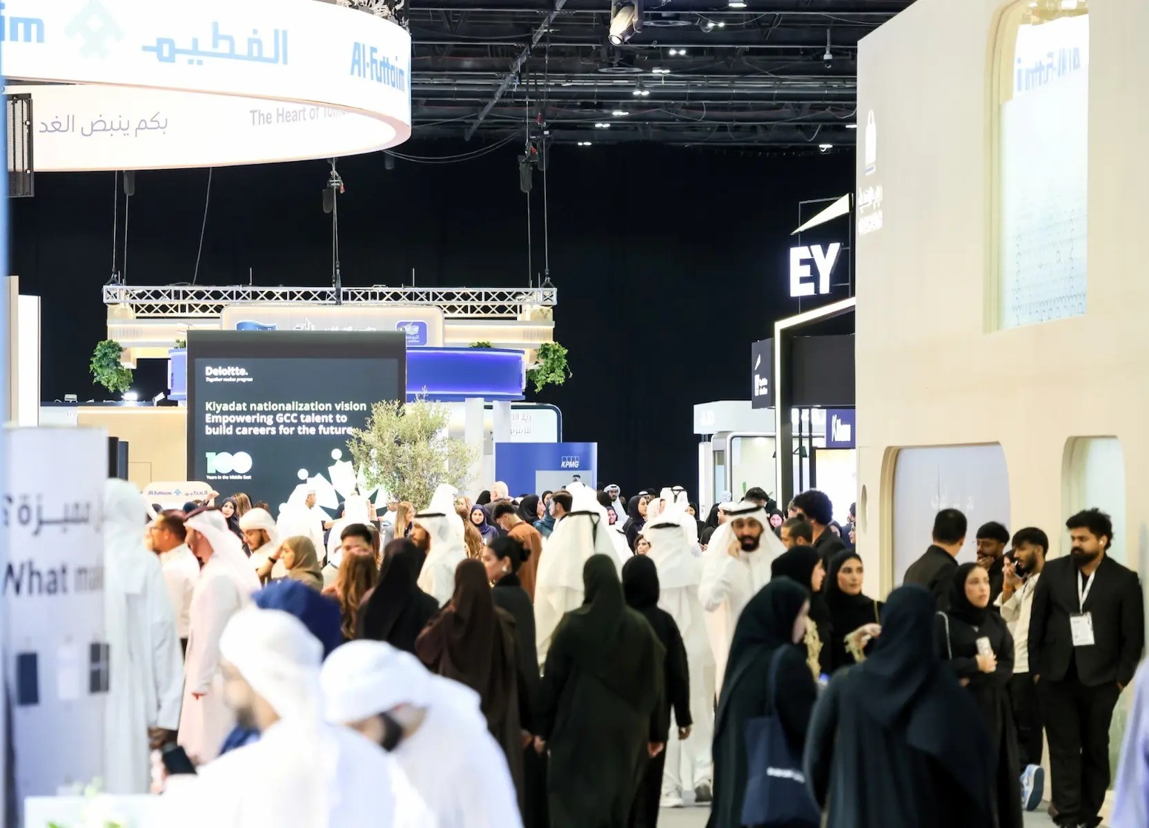 Emirati jobseekers explore vacancies, graduate programmes and career development opportunities at Ru’ya Careers UAE 2026 in Dubai.
